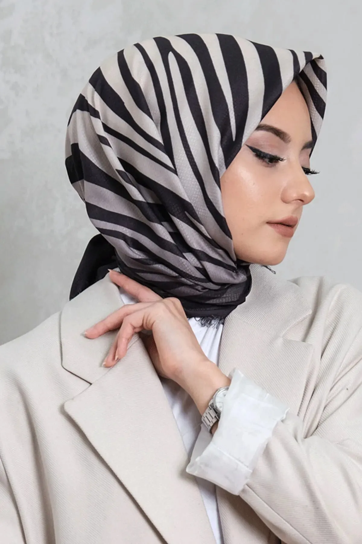 Afvente Patterned Cotton Scarf Black & White Hijabs