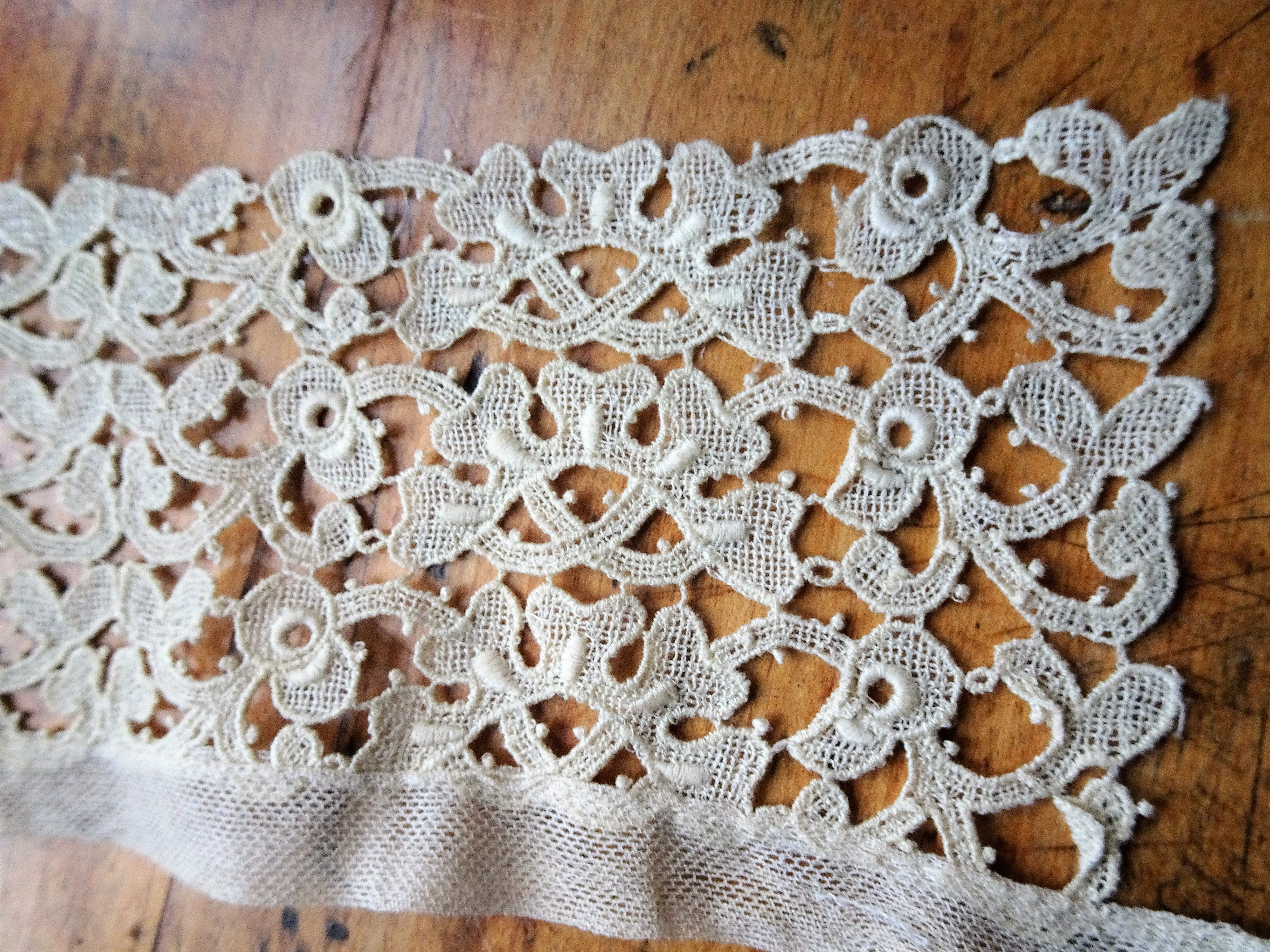 BEAUTIFUL French Lace Collar, Unique Lace Design, Heirloom Sewing, Collectible Vintage Collars