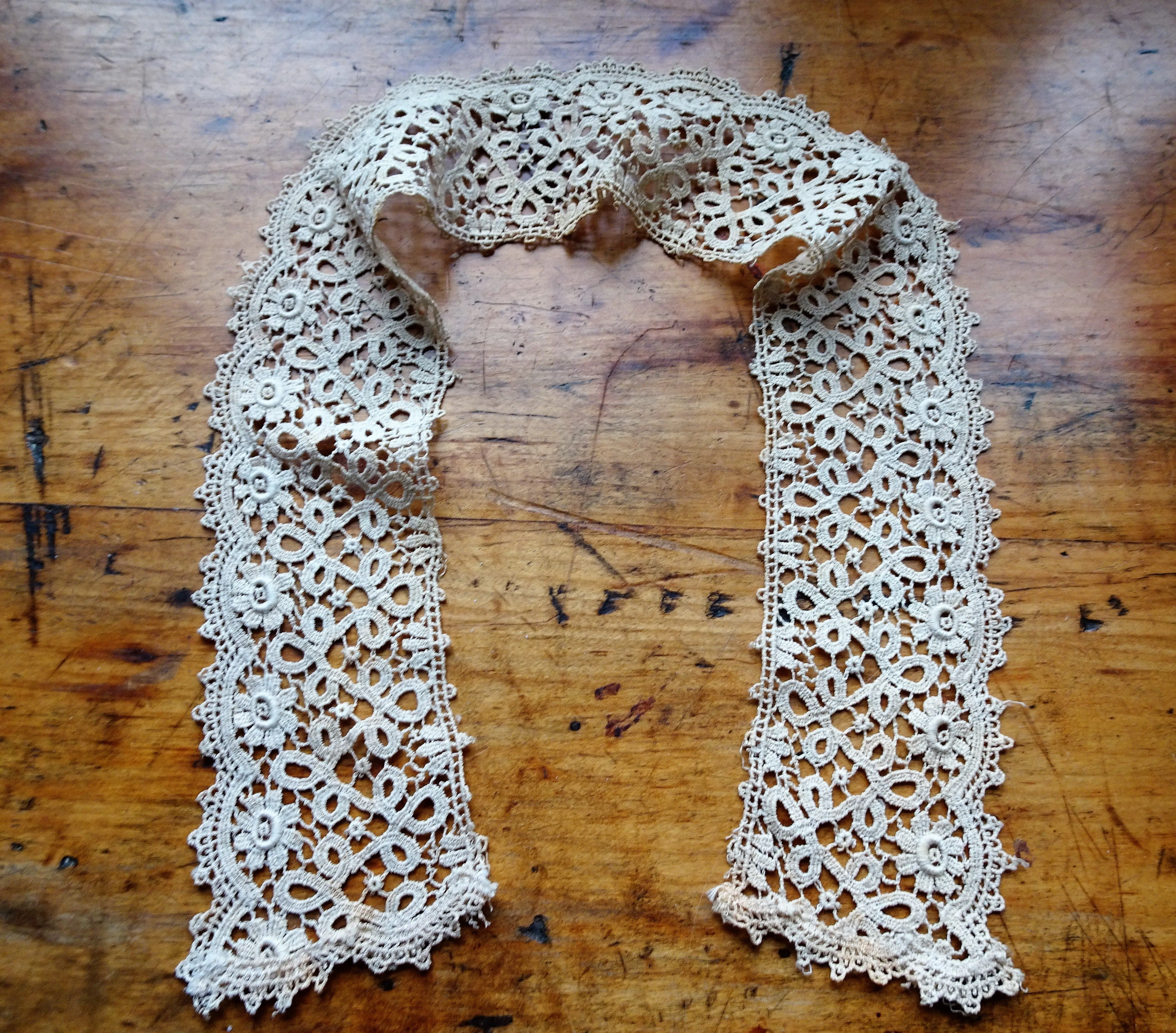 BEAUTIFUL French Lace Collar, Unique Lace Design, Heirloom Sewing, Collectible Vintage Collars