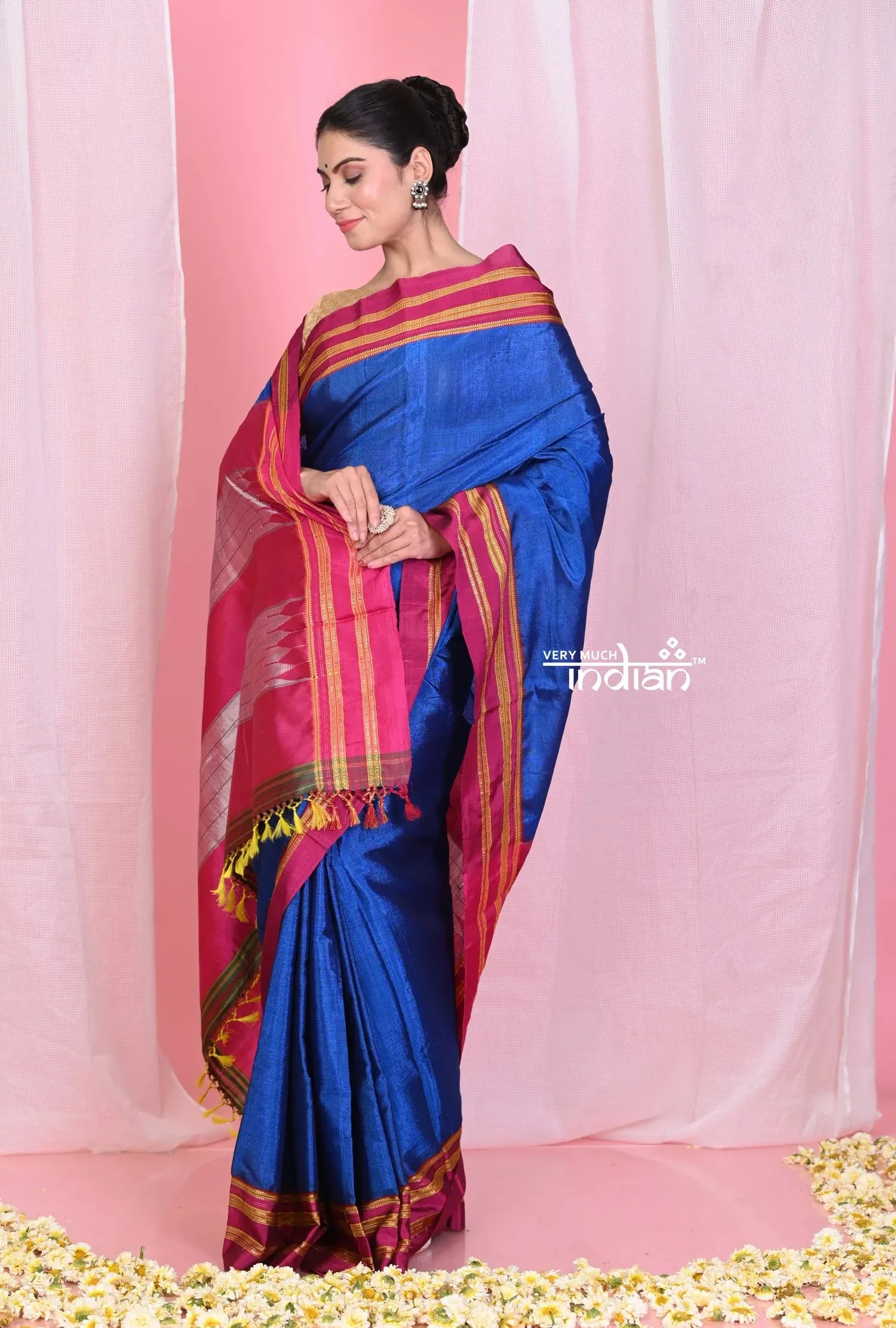 Pehal~ Traditional Handloom Navy Blue Ilkal with Red Border & Resham Pallu